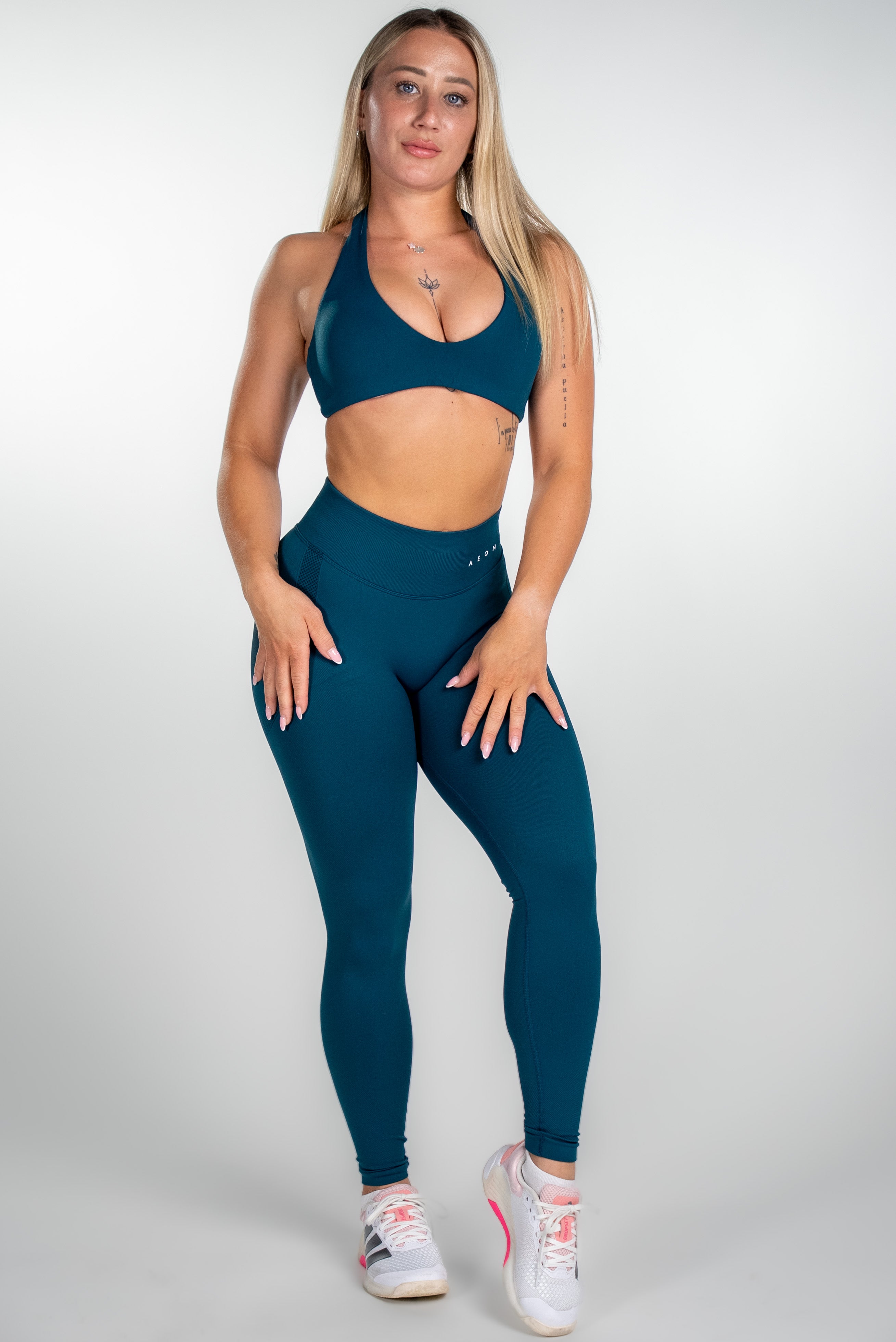 MOTION BEŠAVNI HALTER NECK GRUDNJAK V2