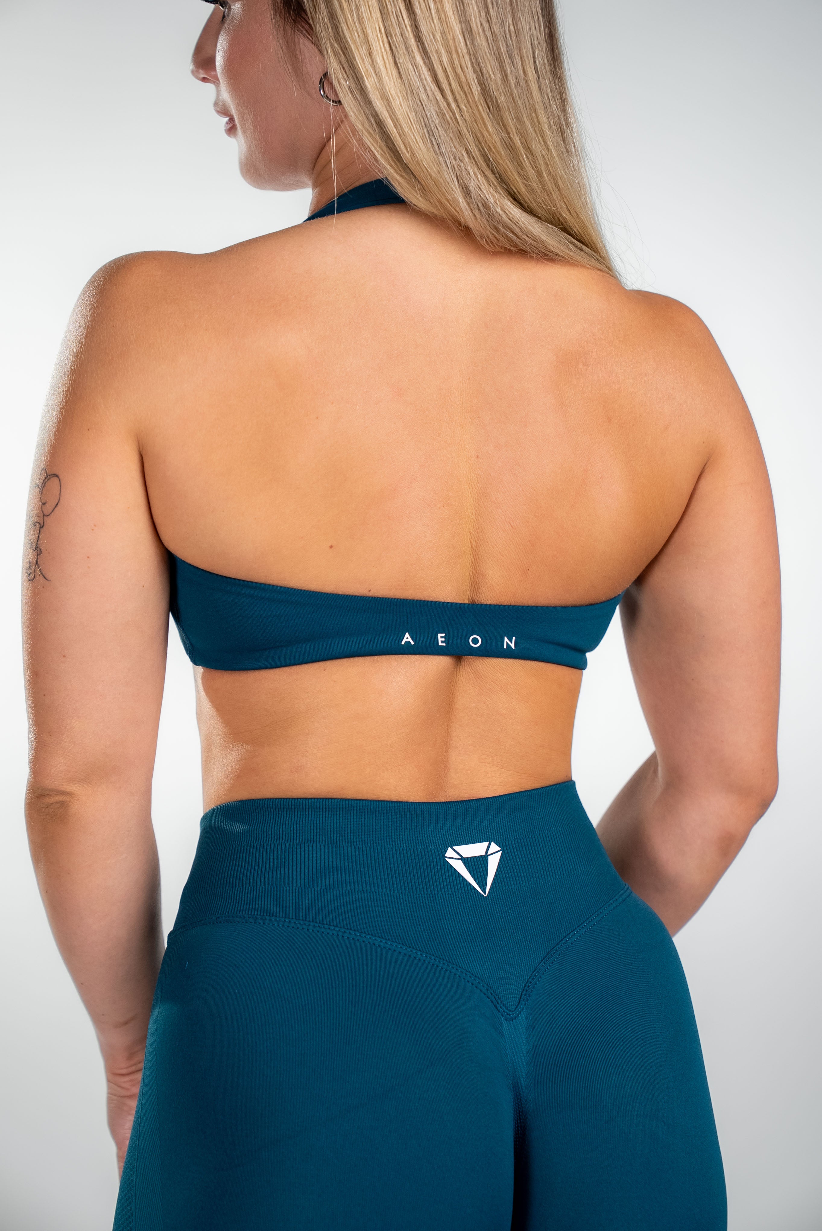 MOTION BEŠAVNI HALTER NECK GRUDNJAK V2
