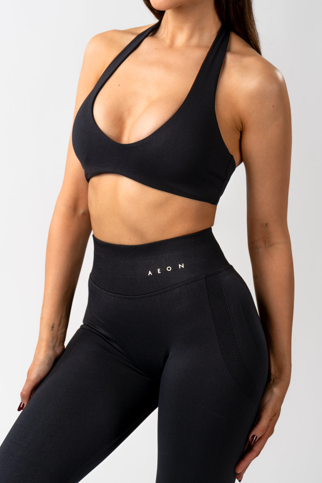 MOTION BEŠAVNI HALTER NECK GRUDNJAK V2