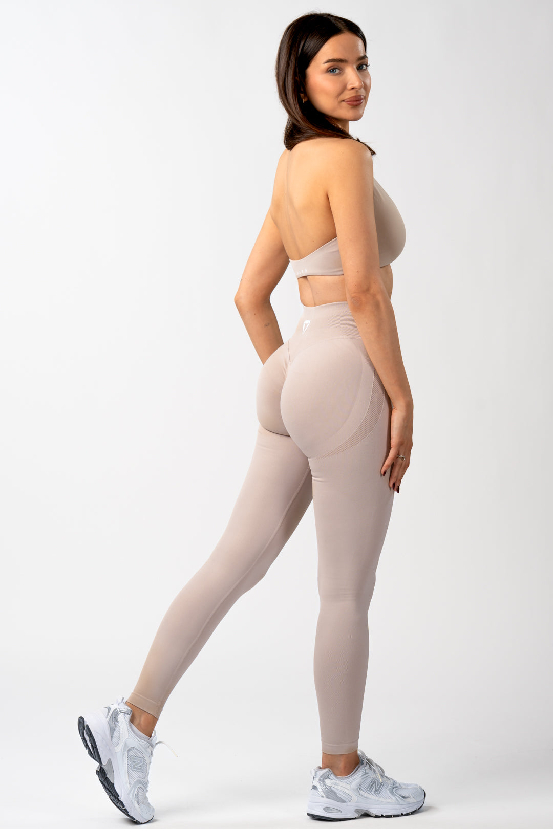 MOTION BEŠAVNI HALTER NECK GRUDNJAK V2