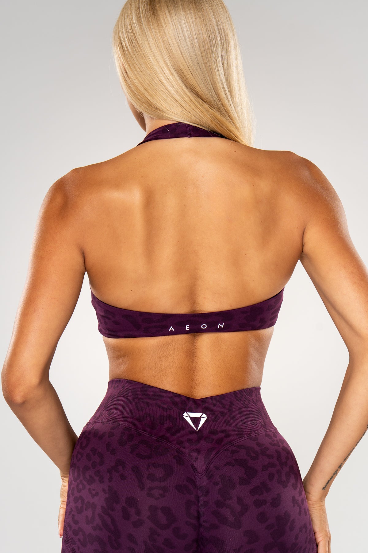 MOTION BEŠAVNI LEO HALTER NECK GRUDNJAK V2