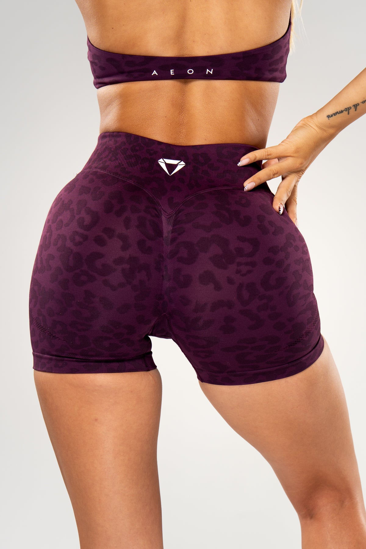 MOTION LEO MID WAIST SCRUNCH KRATKE TAJICE V2