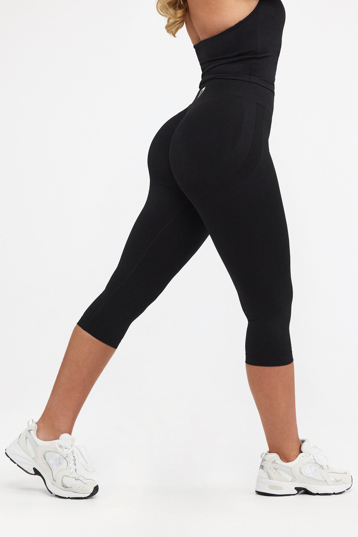 MOTION MID WAIST SCRUNCH CAPRI TAJICE V2