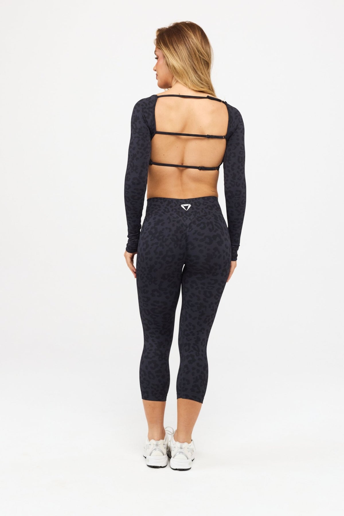 MOTION LEO MID WAIST SCRUNCH CAPRI TAJICE V2