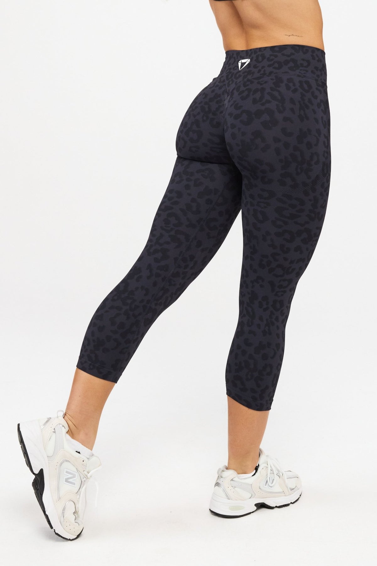 MOTION LEO MID WAIST SCRUNCH CAPRI TAJICE V2