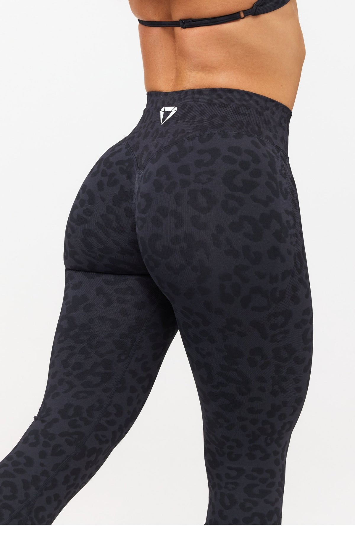 MOTION LEO MID WAIST SCRUNCH FLARED TAJICE V2
