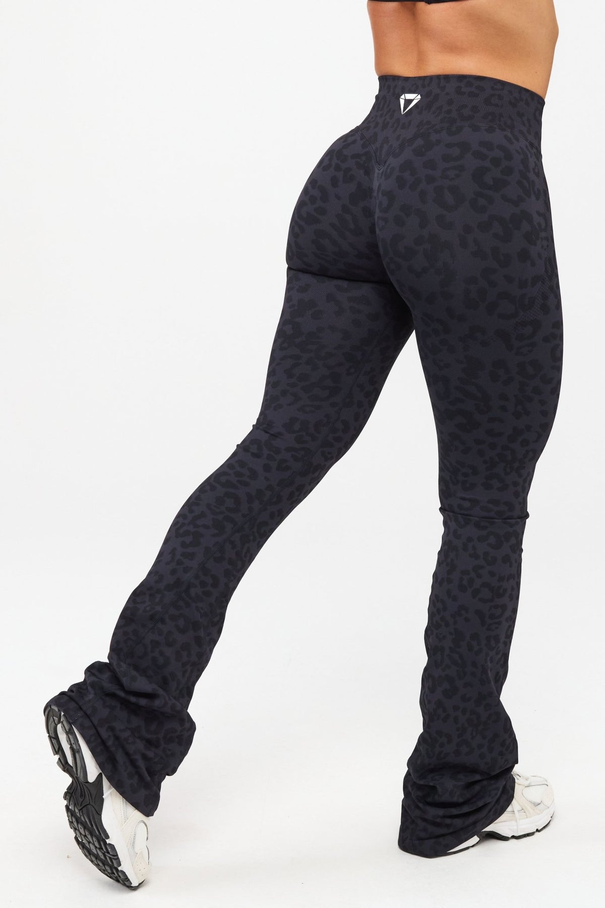 MOTION LEO MID WAIST SCRUNCH FLARED TAJICE V2