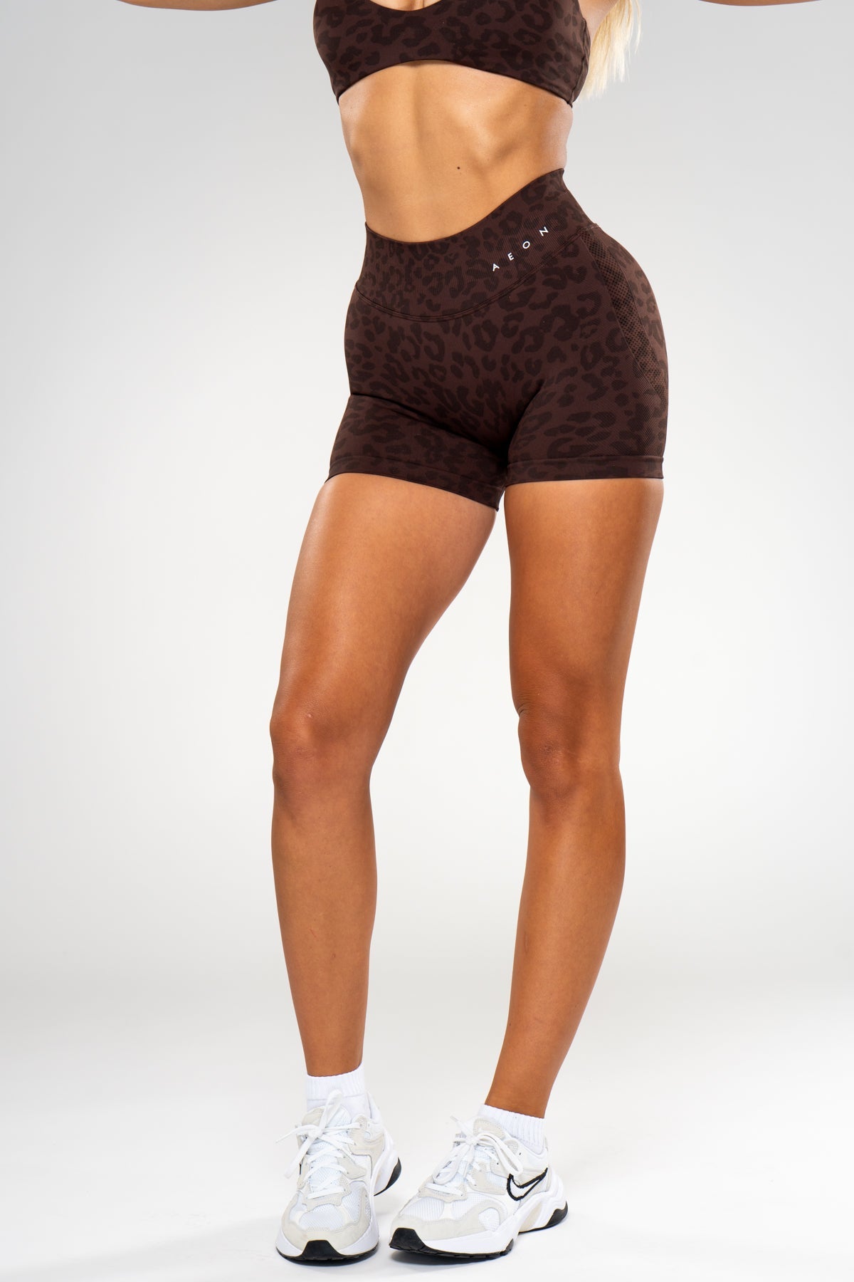 MOTION LEO MID WAIST SCRUNCH SHORTS V2 - Aeon Athletics
