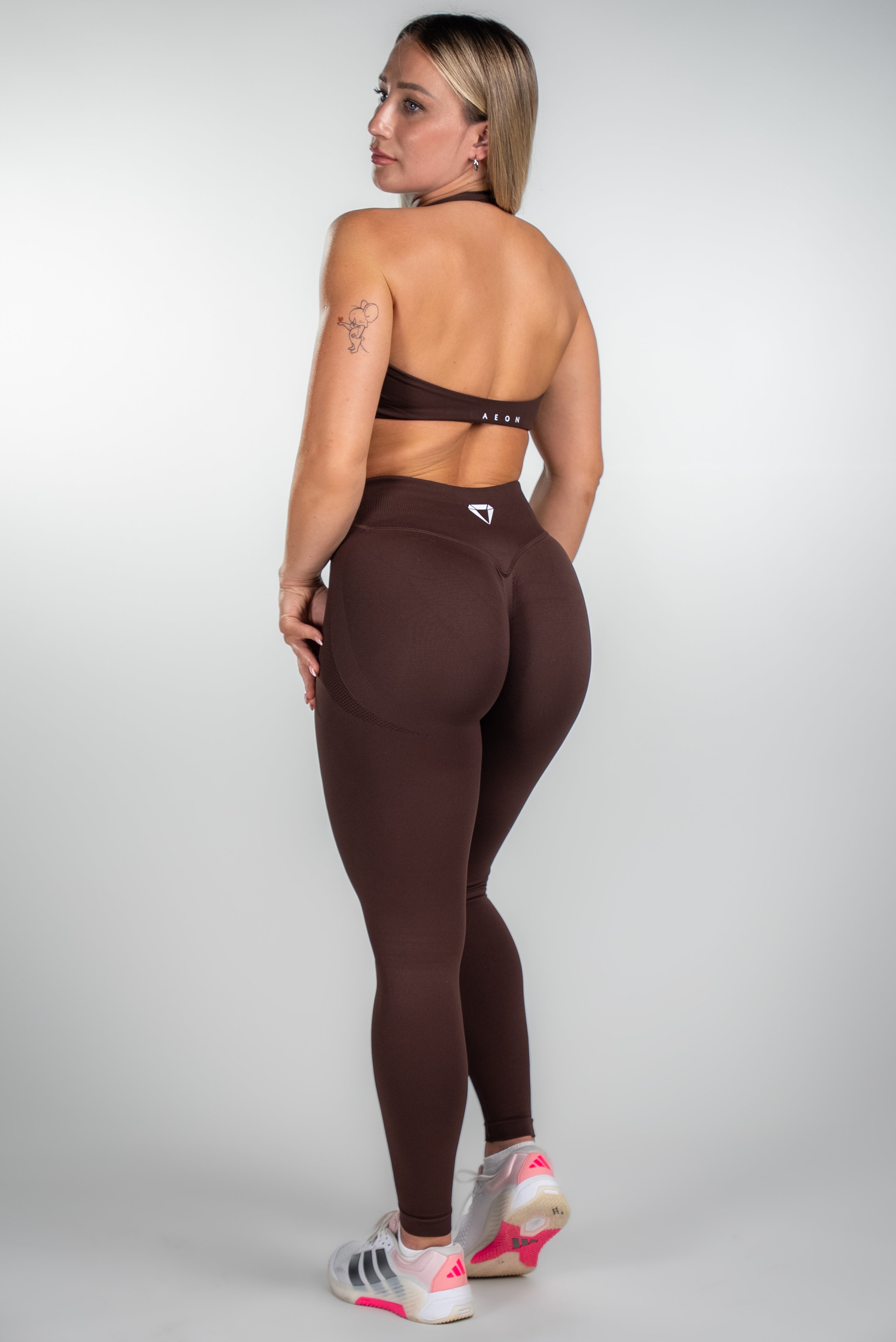 MOTION BEŠAVNI HALTER NECK GRUDNJAK V2
