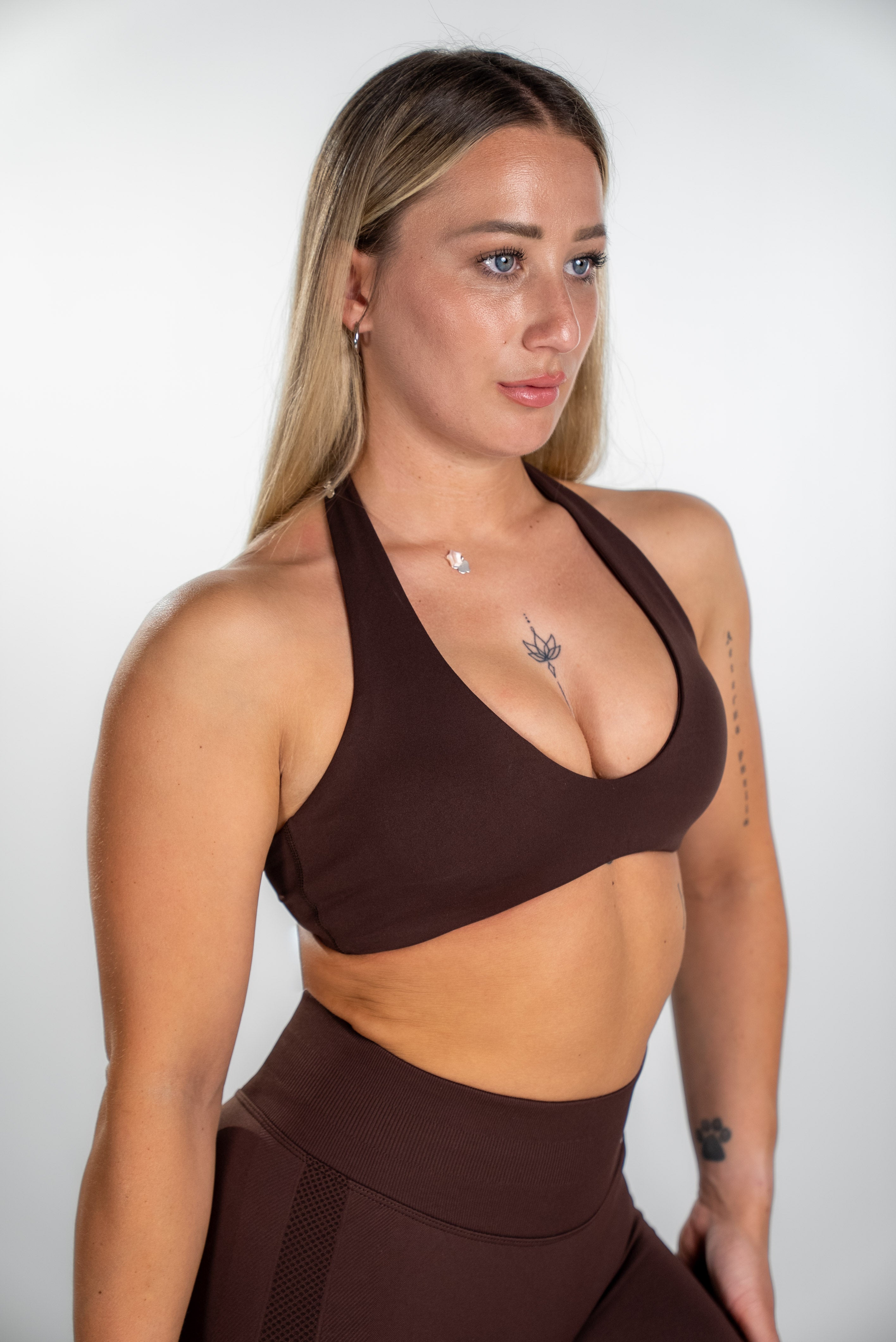 MOTION BEŠAVNI HALTER NECK GRUDNJAK V2