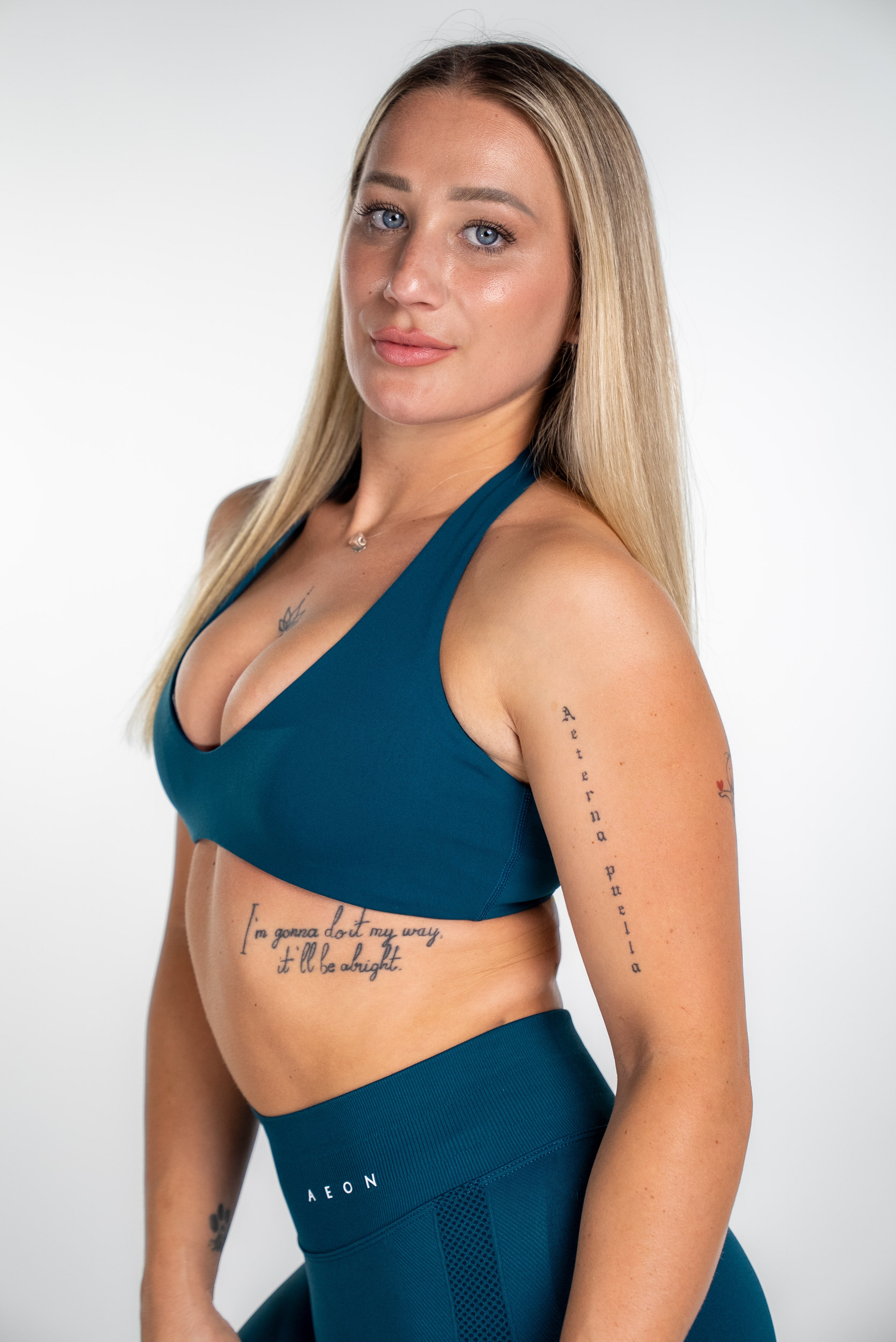 MOTION BEŠAVNI HALTER NECK GRUDNJAK V2