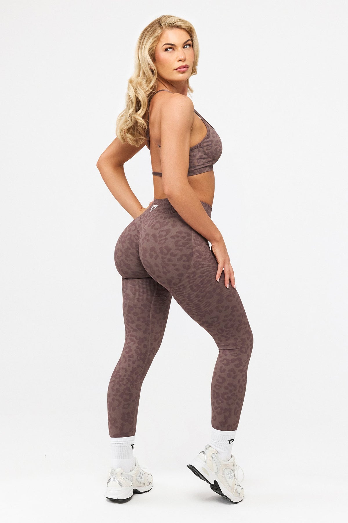 DEFINE LEO SCRUNCH LEGGINGS - Aeon Athletics