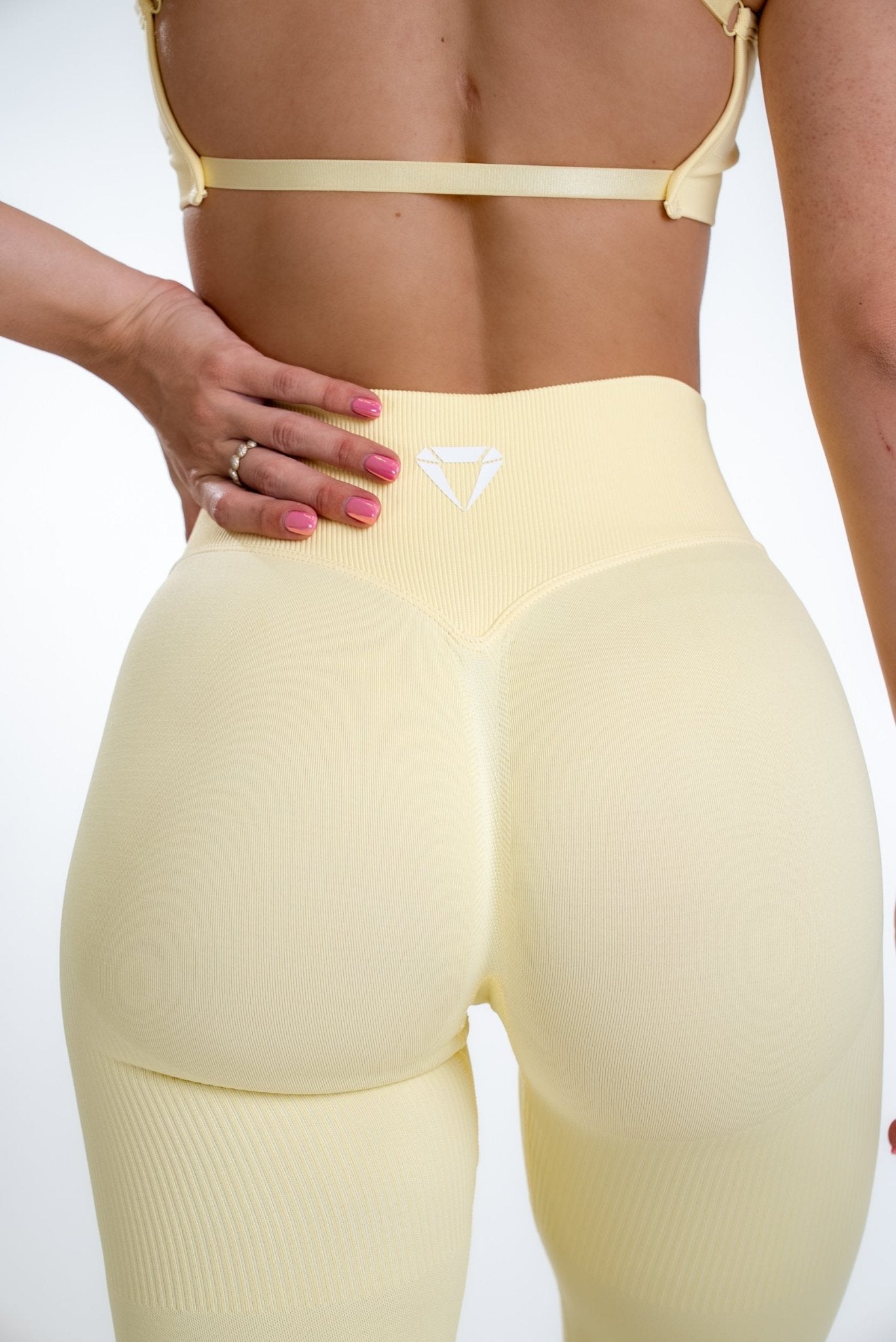 DEFINE SCRUNCH LEGGINGS - Aeon Athletics