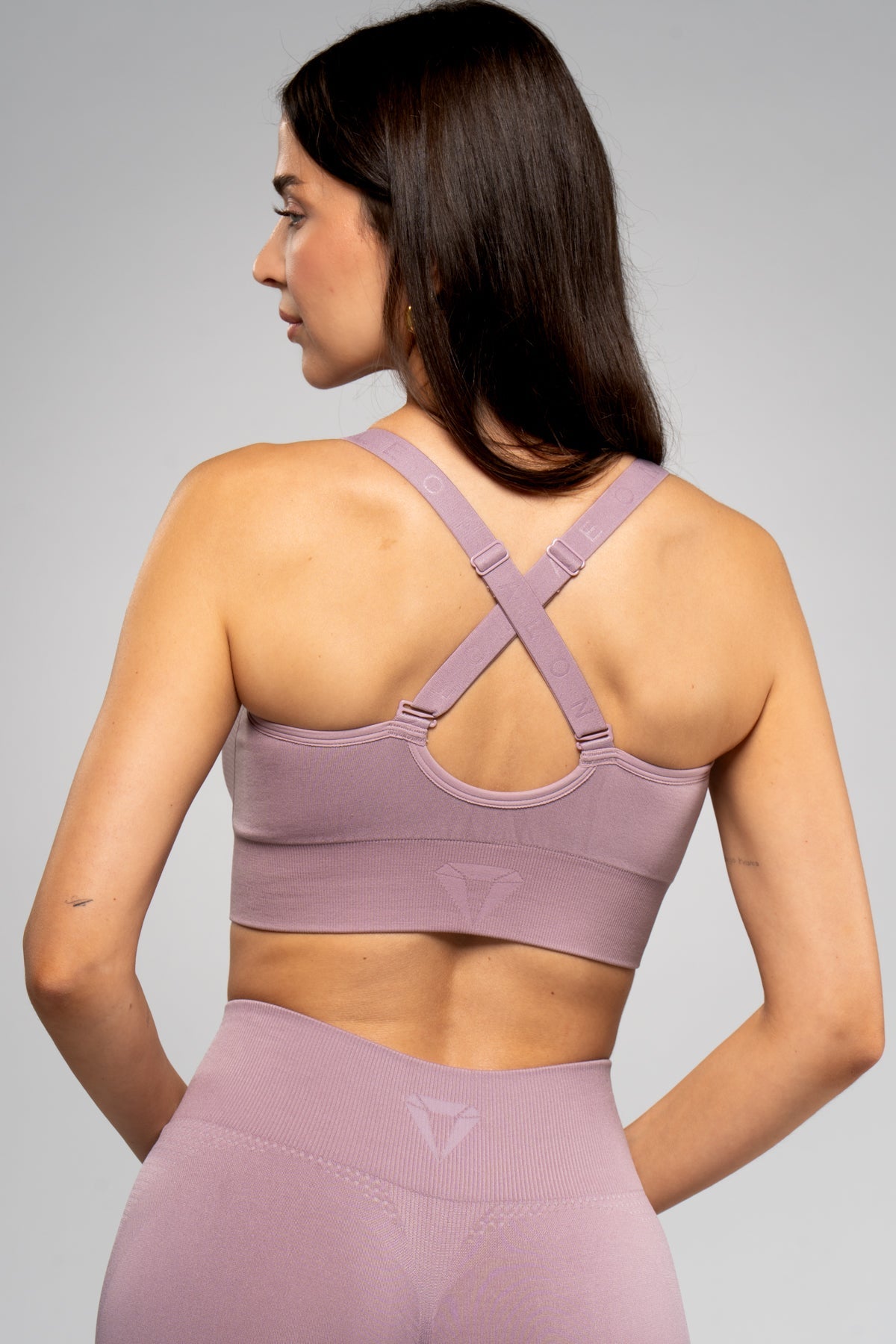 ELEVATE SEAMLESS BRA - Aeon Athletics