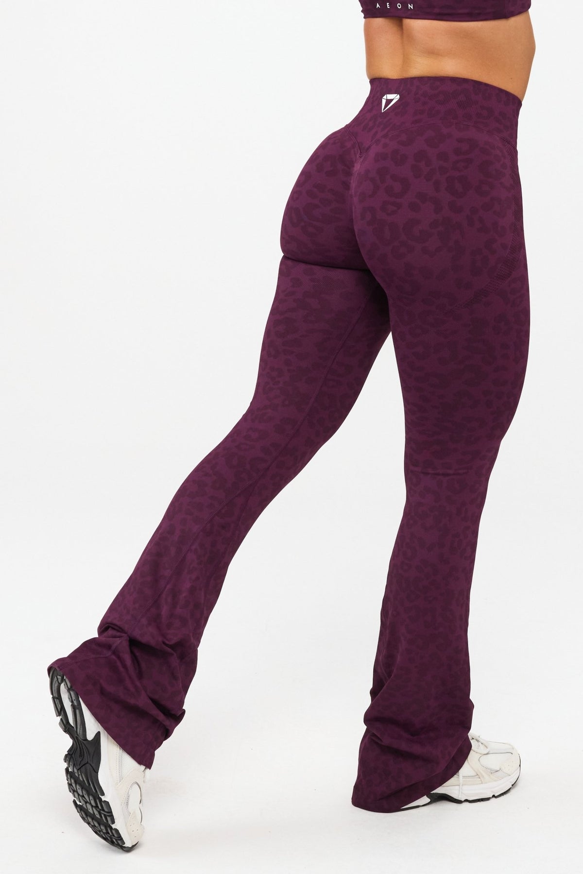 MOTION LEO MID WAIST SCRUNCH FLARED TAJICE V2