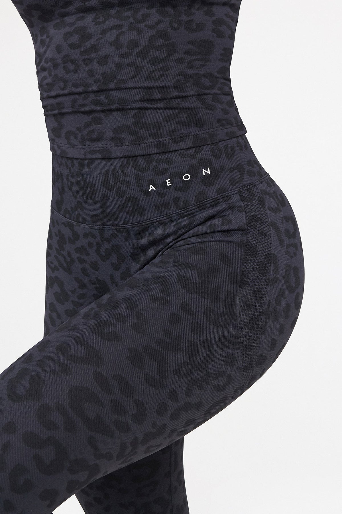 MOTION LEO MID WAIST SCRUNCH LEGGINGS V2 - Aeon Athletics