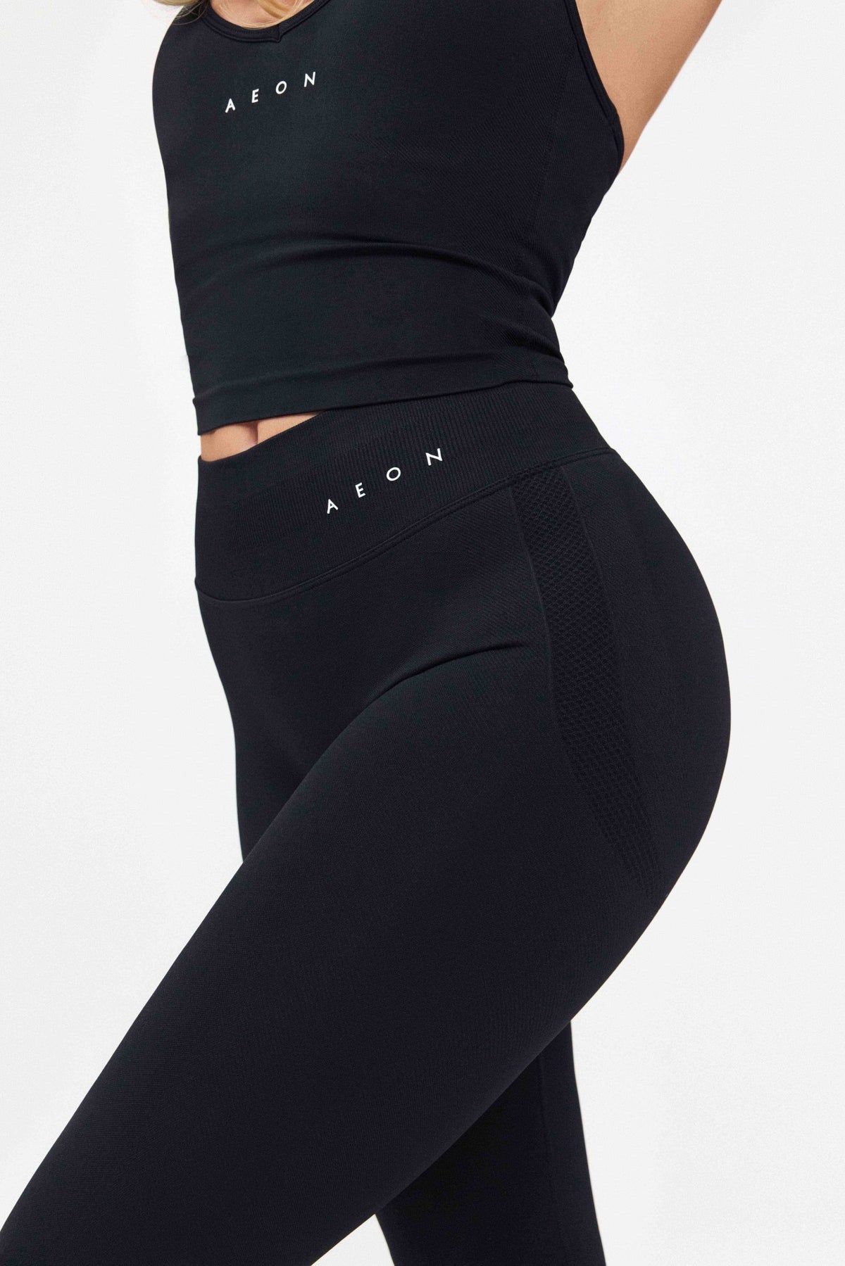 MOTION MID WAIST SCRUNCH CAPRI LEGGINGS V2 - Aeon Athletics